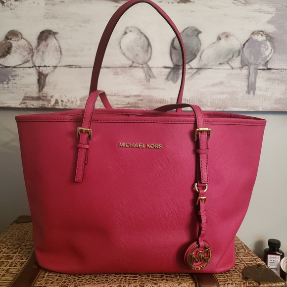 Michael Kors Handbags - Michael Kors Fuchsia Tote